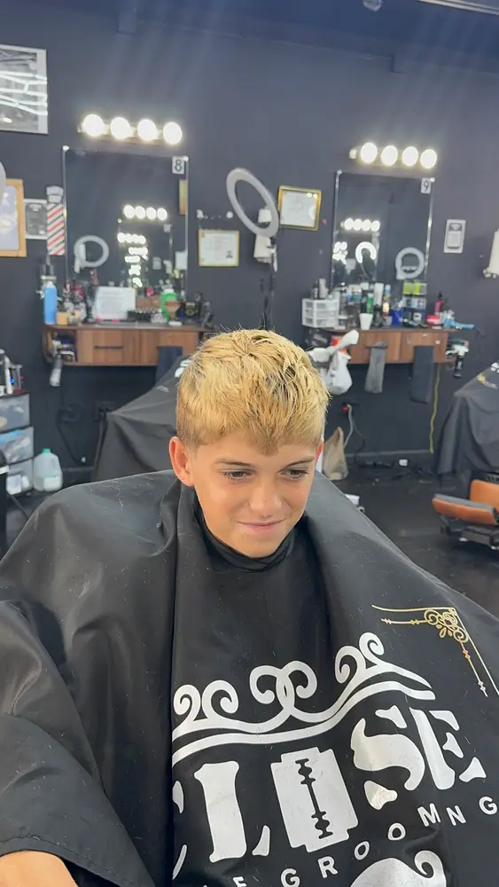 Blond textured crop on a young client